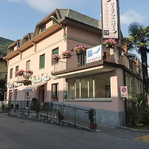 https://albergo-lario.it-lombardy.com